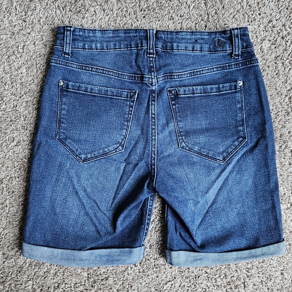Kensie Medium Blue Distressed Jean Shorts with Cuffed Hems size 2 - Picture 2 of 3